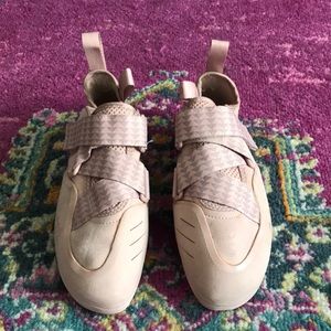 SOLD So iLL Momoa Pro LV Climbing Shoes